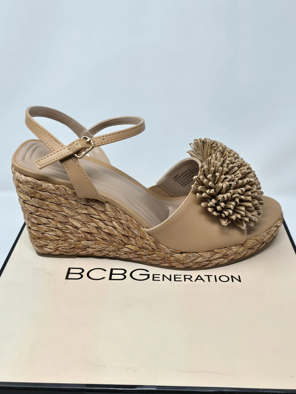 ✨ NIB BCBGeneration ERIKA Raffia Flower Wedge Sandals ✨ (10)